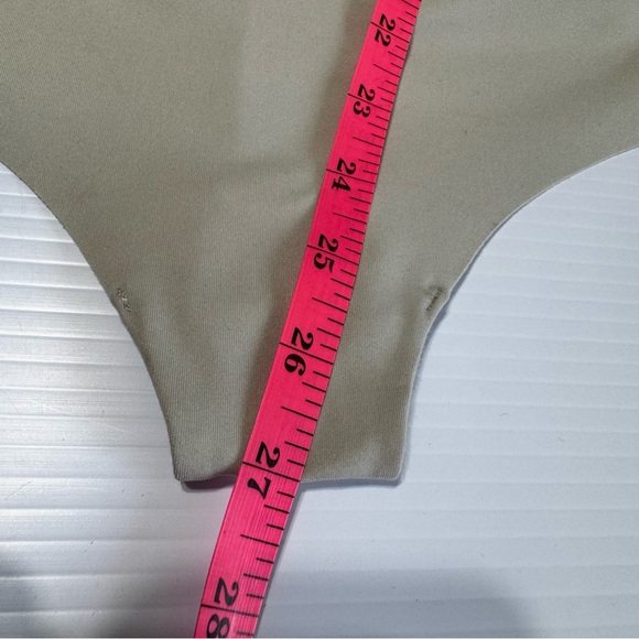 New Skims Faux Leather Shell Long Sleeve Thong Bodysuit Size XL - Picture 16 of 16